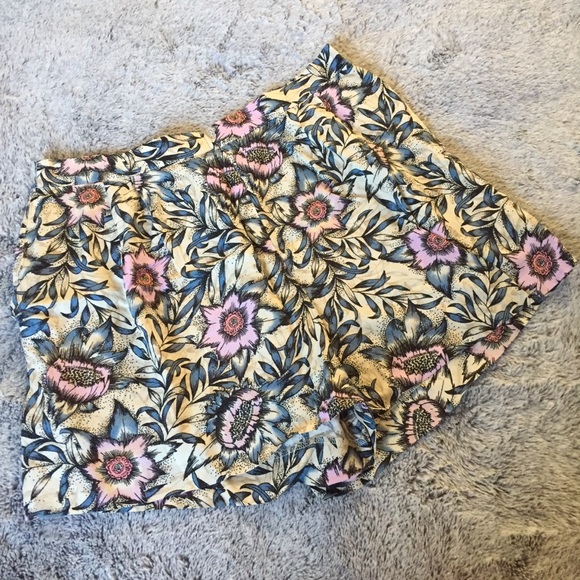 NOT FOR SALE RIGHT NOW! Floral H&M Elastic Shorts Size US 12 - Picture 6 of 8